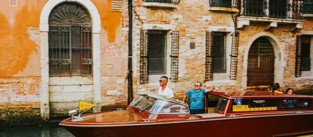 Where can I find a hotel in Venice with a private dock for water taxis?