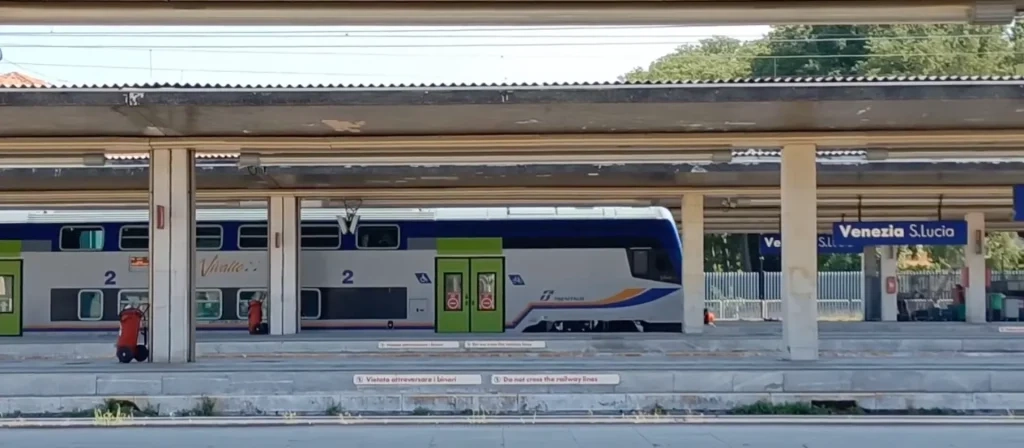 Which hotel in Venice is easy to reach from the airport or the train station?