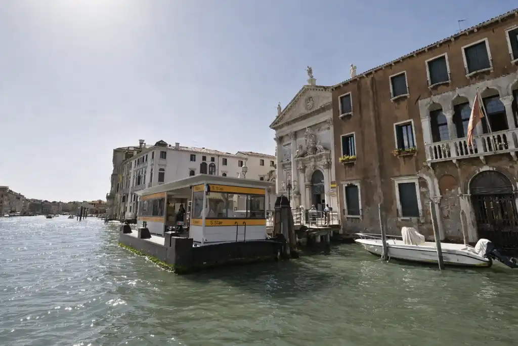 Close to vaporetto stop